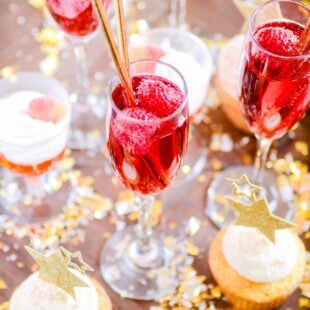 Here are three super easy non-alcoholic NYE treats and drinks that you can pull off at the last minute for the entire family to enjoy. 
