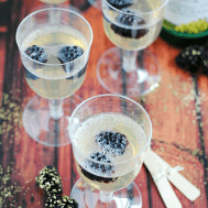Sparkling Cider Jello Shots (non-alcoholic) | somethingswanky.com